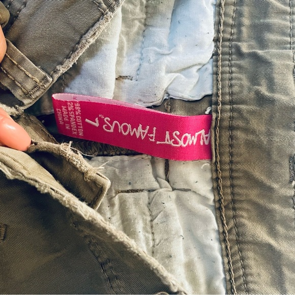 Almost Famous kaki  Ankle Cropped Jeans - Picture 3 of 9